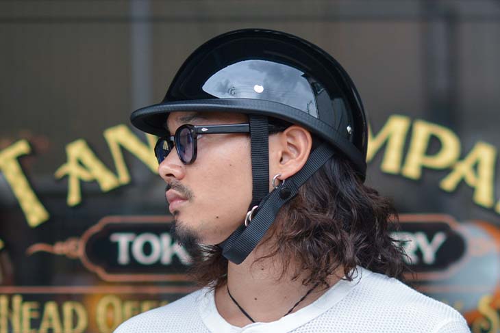 ダックテールヘルメット　バイザー付　ブラック　半帽　キャップ型　半ヘル